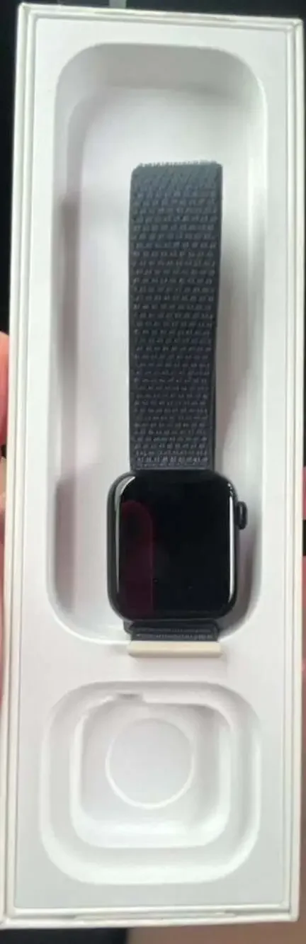Apple Watch SE (Gen 2) 40mm Midnight Aluminum Case w Sport Loop (GPS + Cellular)
